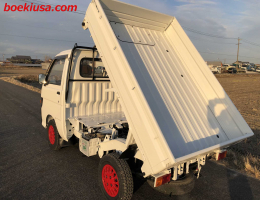 1994 Daihatsu Hijet, Mini Dump  Drive: 4WD  - Engine: 660 cc - Condition: 4/C - Mileage: 60449 mi