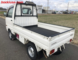 1998 Mitsubishi Minicab, Mini Truck  Drive: 4WD  - Engine: 660 cc - Condition: 4/B - Mileage: 26572 mi
