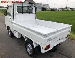 1999 Daihatsu Hijet, Mini Truck  Drive: 4WD  - Engine: 660 cc - Condition: 4/B - Mileage: 75692 mi