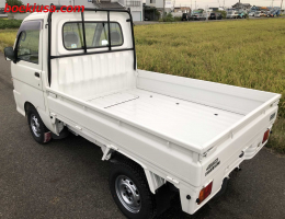 1999 Daihatsu Hijet, Mini Truck  Drive: 4WD  - Engine: 660 cc - Condition: 4/B - Mileage: 37743 mi