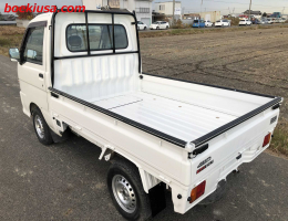 2000 Daihatsu Hijet, Mini Truck  Drive: 4WD  - Engine: 660 cc - Condition: 4/B - Mileage: 27611 mi